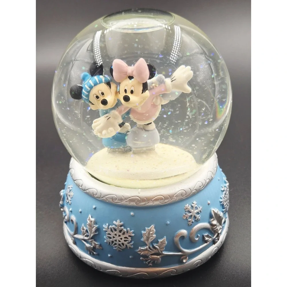 Precious Moments Disney Showcase 